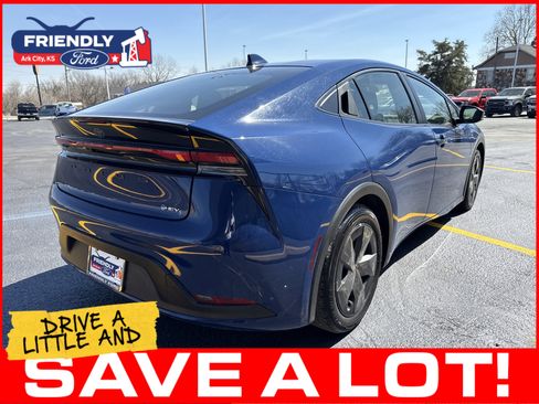 Used 2024 Toyota Prius LE FWD image 8