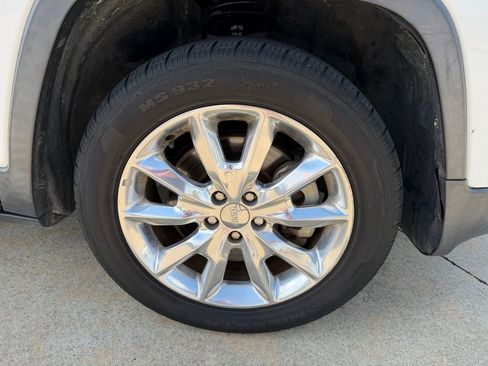 Used 2015 Jeep Cherokee Limited w/ Luxury Group FWD image 7
