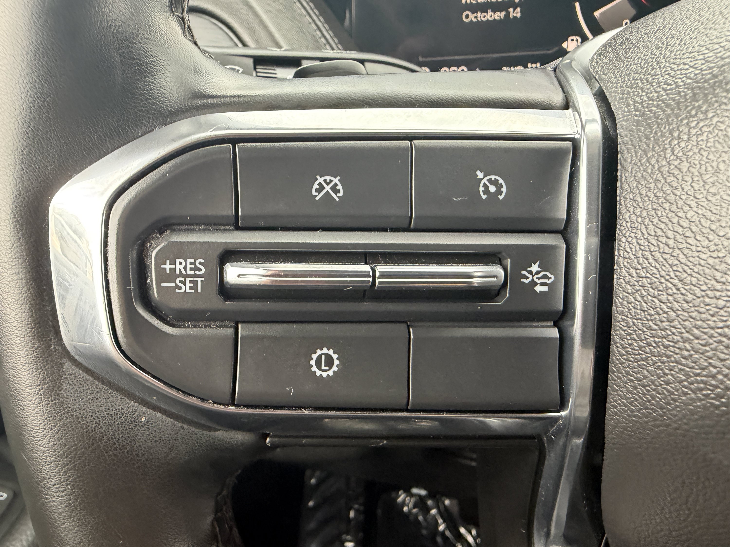 Used 2025 GMC Yukon XL Denali AWD/4WD image 31