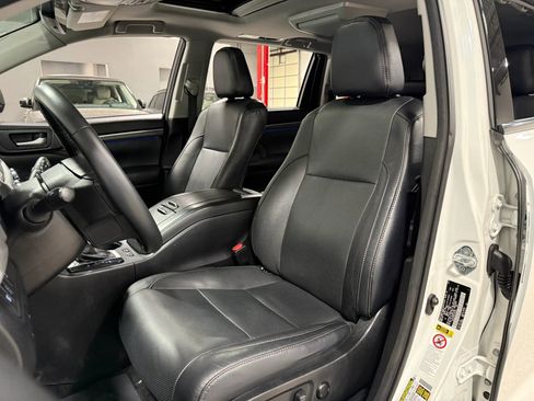 Used 2018 Toyota Highlander Limited AWD/4WD image 15