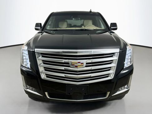 Used 2018 Cadillac Escalade Platinum AWD/4WD image 2