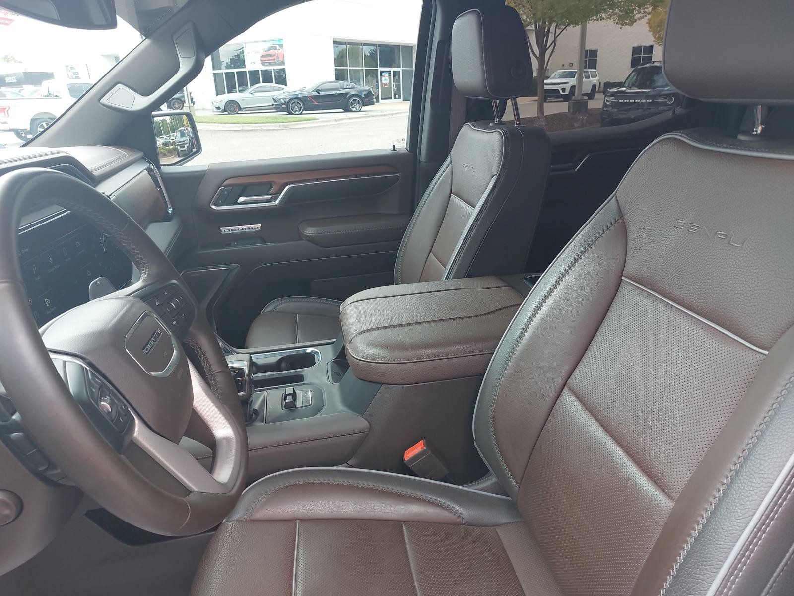 Used 2023 GMC Sierra 1500 Denali w/ Denali Carbonpro Edition AWD/4WD image 14