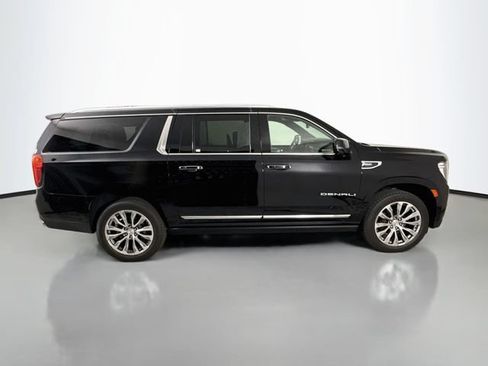 Used 2021 GMC Yukon XL Denali w/ Denali Premium Package AWD/4WD image 9
