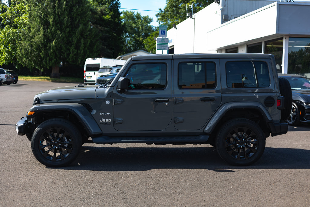 Used 2021 Jeep Wrangler Unlimited Sahara AWD/4WD image 11