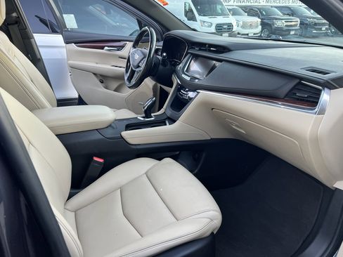 Used 2018 Cadillac XT5 Luxury image 19