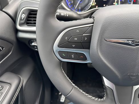 New 2026 Chrysler Pacifica Select image 32