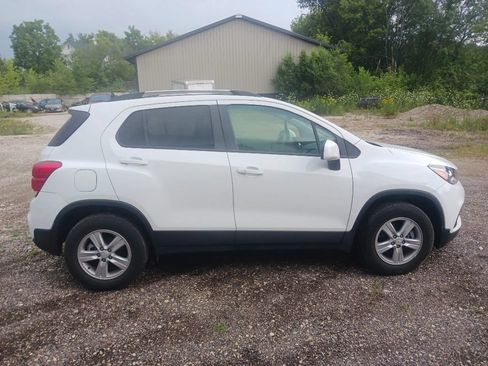 Used 2022 Chevrolet Trax LT w/ LT Convenience Package AWD/4WD image 2
