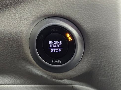 Used 2022 Chrysler Pacifica Limited w/ Uconnect Theater Family Group FWD image 30