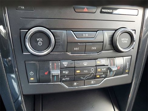 Used 2018 Ford Explorer XLT w/ Equipment Group 202A image 30