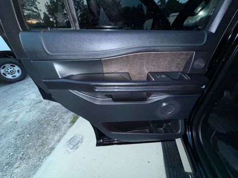 Used 2018 Ford Expedition Limited w/ Equipment Group 301A AWD/4WD image 19