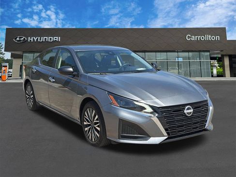 Used 2025 Nissan Altima 2.5 SV FWD image 3