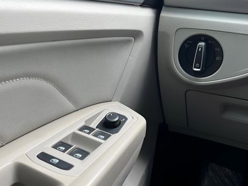 Used 2021 Volkswagen Atlas SE FWD image 52