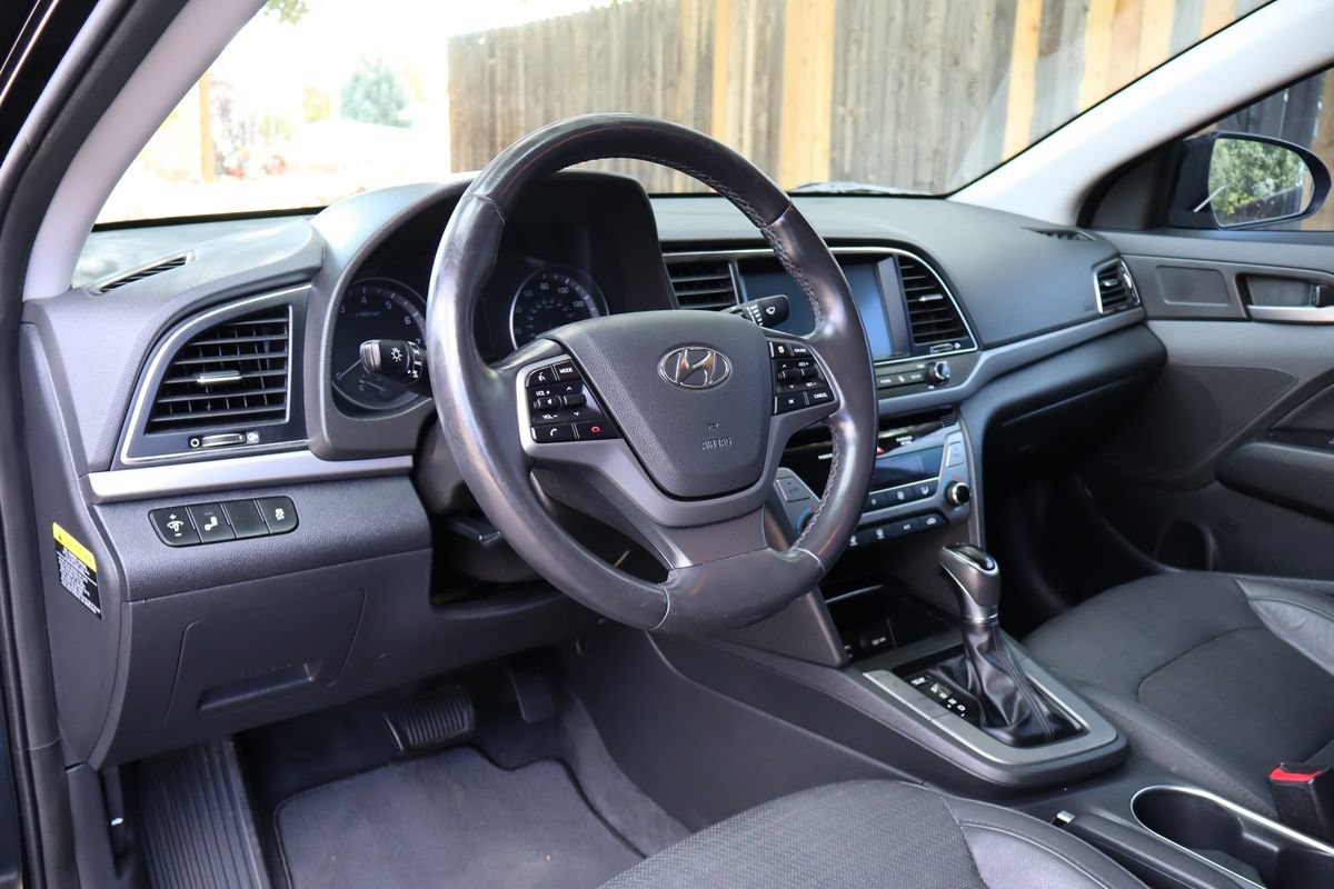 Used 2017 Hyundai Elantra Limited w/ Limited Tech Package 04 FWD image 15