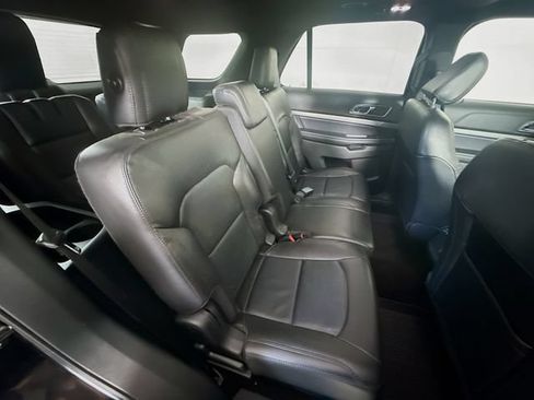 Used 2018 Ford Explorer XLT w/ Equipment Group 202A AWD/4WD image 35