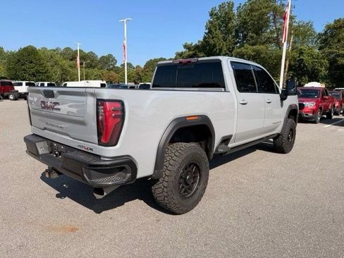 Used 2025 GMC Sierra 2500 AT4X AWD/4WD image 5