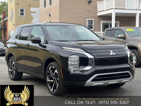 Used 2024 Mitsubishi Outlander AWD image 3