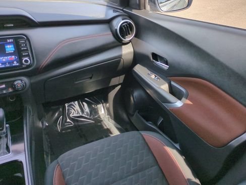 Used 2023 Nissan Kicks SR FWD image 17