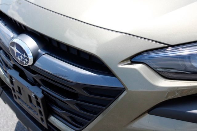 Used 2025 Subaru Outback Premium AWD/4WD image 13
