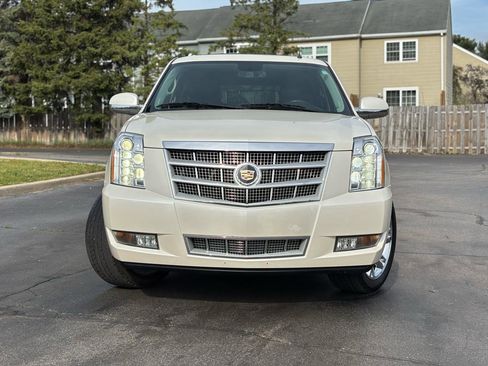 Used 2014 Cadillac Escalade Platinum AWD/4WD image 13