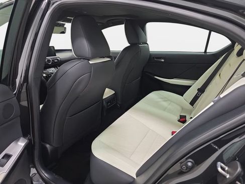 Used 2025 Lexus IS 500 RWD image 12