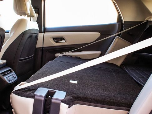 Used 2023 Nissan Ariya AWD image 37