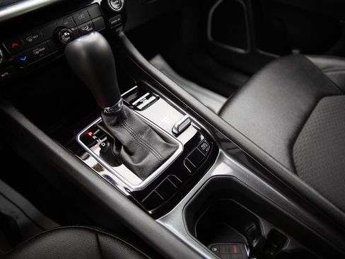 Used 2024 Jeep Compass Latitude image 16