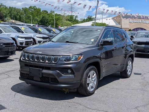 Used 2022 Jeep Compass Latitude w/ Convenience Group AWD/4WD image 2