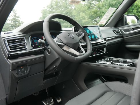 New 2026 Volkswagen Atlas Cross Sport SEL R-Line AWD/4WD image 8
