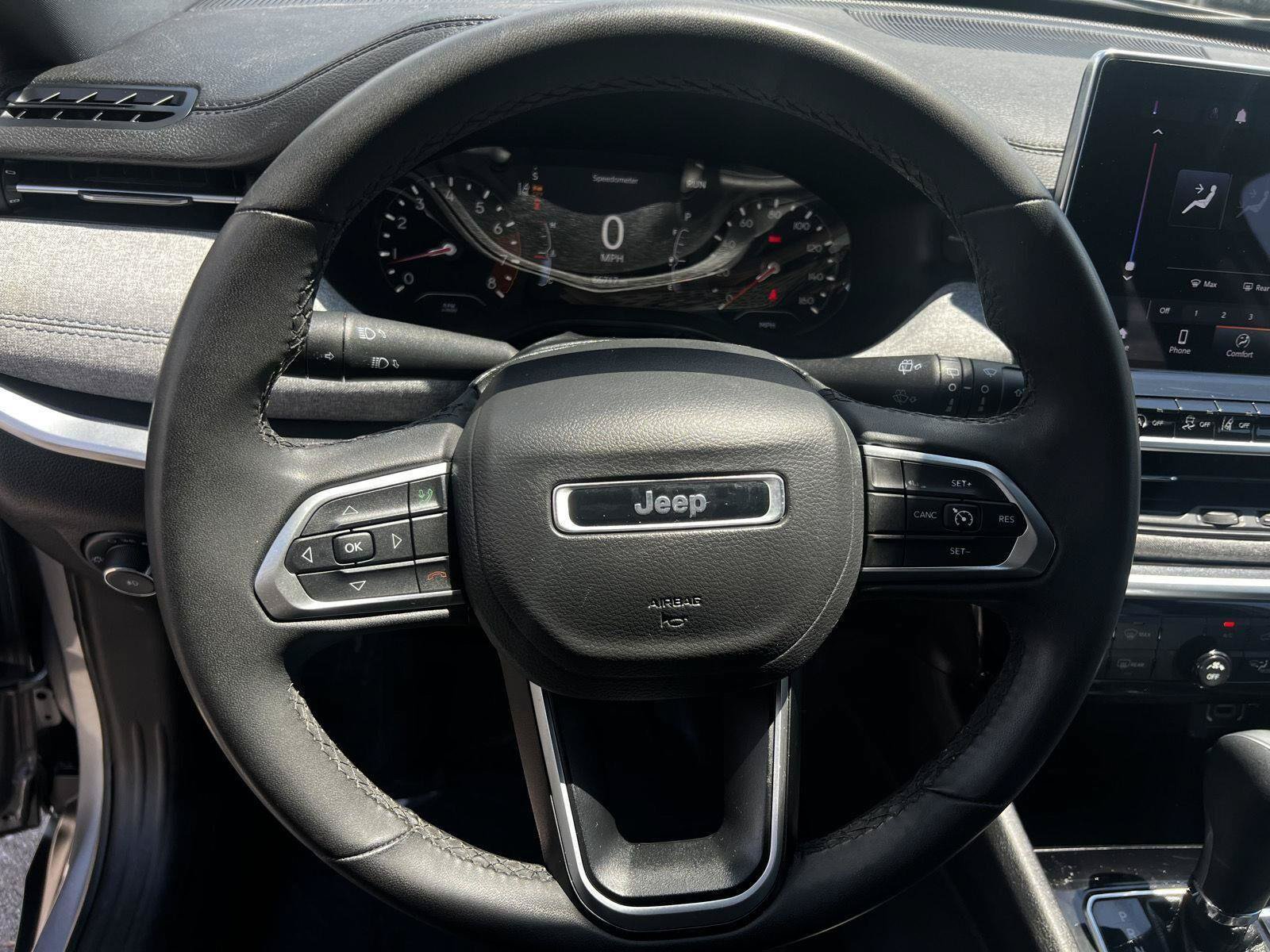 Used 2024 Jeep Compass Latitude AWD/4WD image 6
