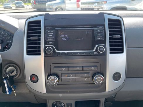 Used 2016 Nissan Frontier SV AWD/4WD image 8