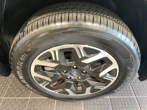 Used 2025 Subaru Forester Premium AWD/4WD image 4