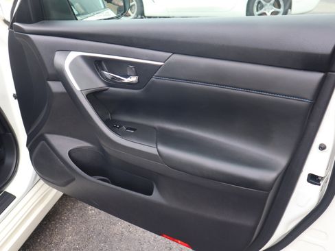 Used 2016 Nissan Altima 2.5 SR w/ LED Appearance Package image 36