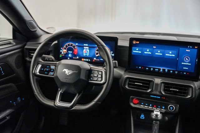 Used 2025 Ford Mustang Coupe RWD image 4