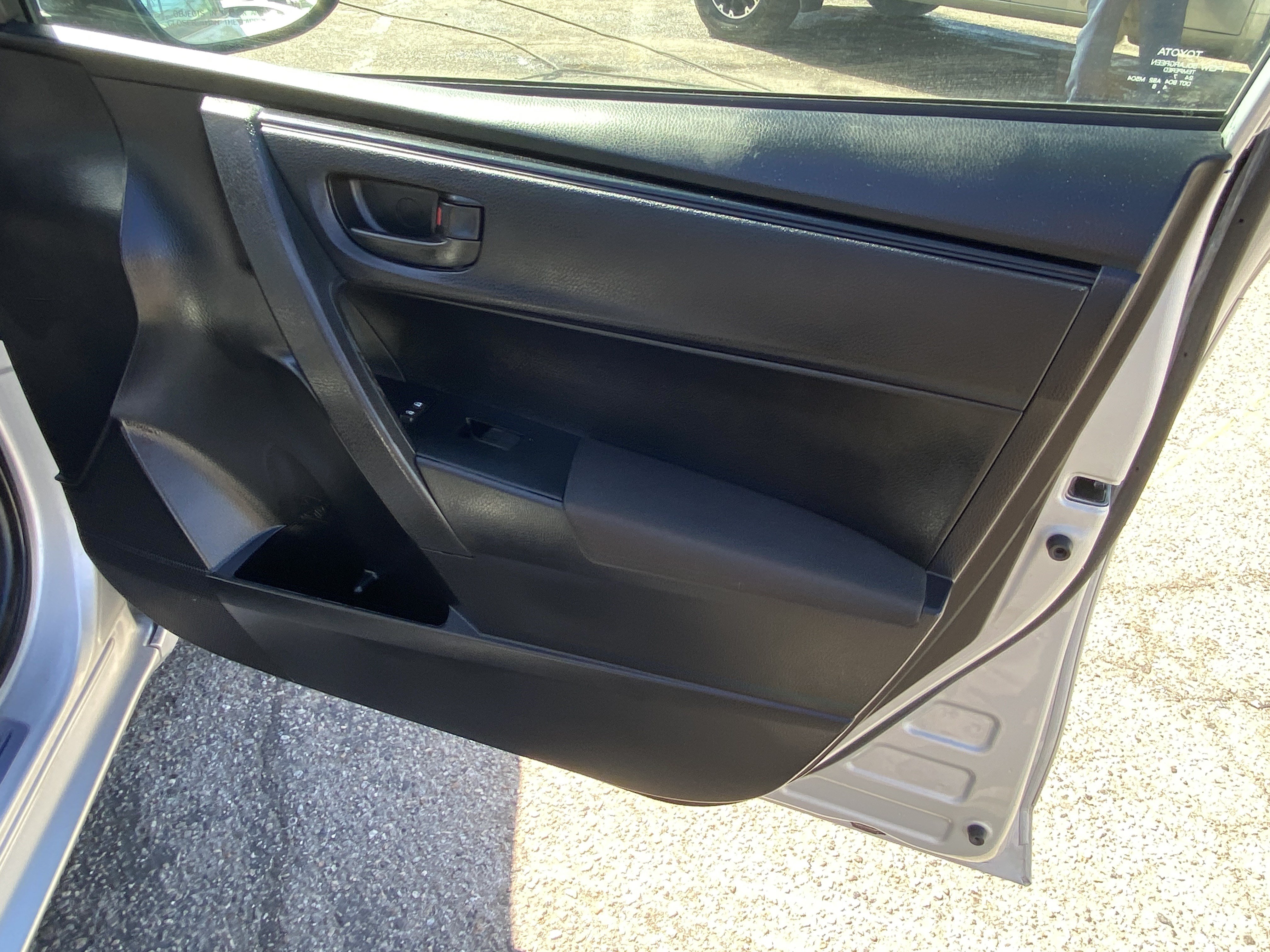 Used 2018 Toyota Corolla L w/ Body Protection Package FWD image 20