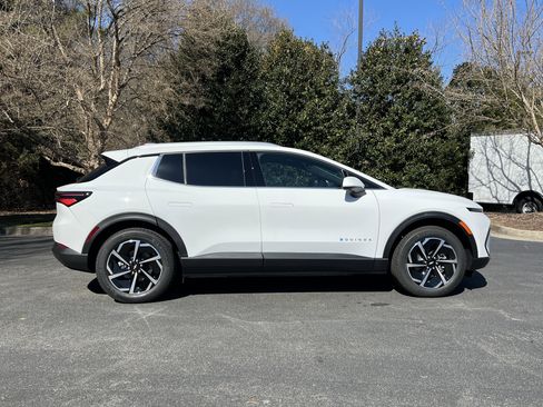New 2026 Chevrolet Equinox EV LT image 10