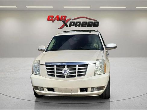 Used 2009 Cadillac Escalade AWD image 3