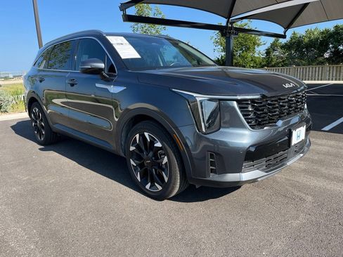 Used 2024 Kia Sorento EX FWD image 3
