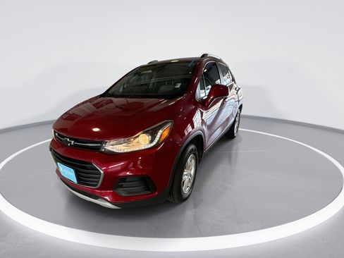 Used 2020 Chevrolet Trax LT w/ Driver Confidence Package image 4