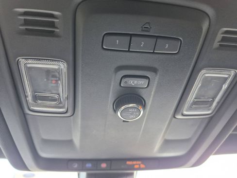 Used 2021 Chevrolet Suburban LT RWD image 7