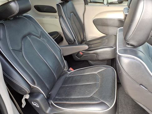 Used 2023 Chrysler Pacifica Limited image 15