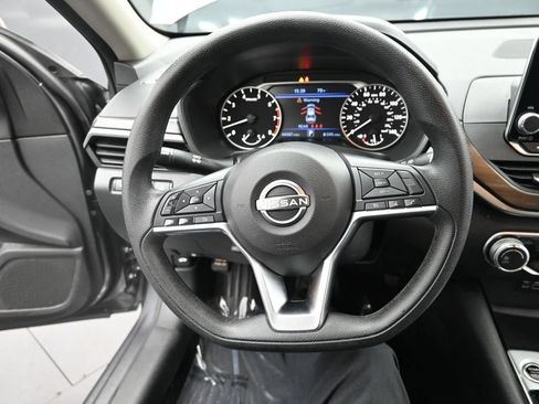 Used 2024 Nissan Altima 2.5 SV FWD image 12