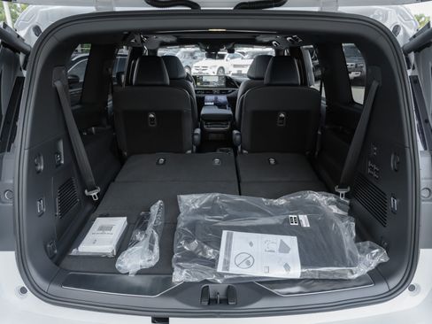 New 2026 INFINITI QX80 4WD w/ Sport Exterior Package image 32