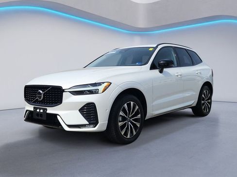 Used 2025 Volvo XC60 B5 Plus AWD/4WD image 7