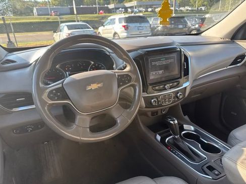 Used 2018 Chevrolet Traverse LT FWD image 16