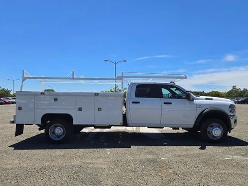 New 2026 RAM 5500 4x4 Crew Cab image 7