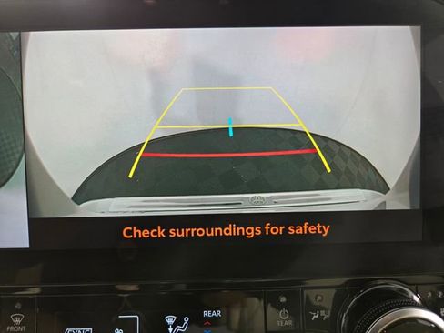 Used 2023 Toyota Highlander Platinum image 18