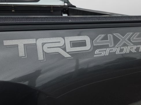 Used 2019 Toyota Tacoma TRD Sport image 5