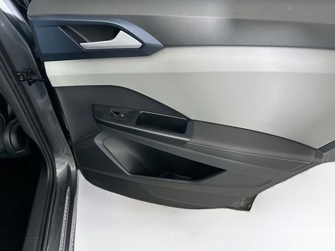 Used 2024 Volkswagen Taos SE image 27