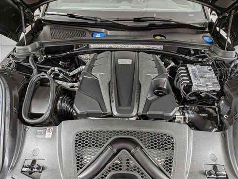 Certified 2025 Porsche Macan S image 26