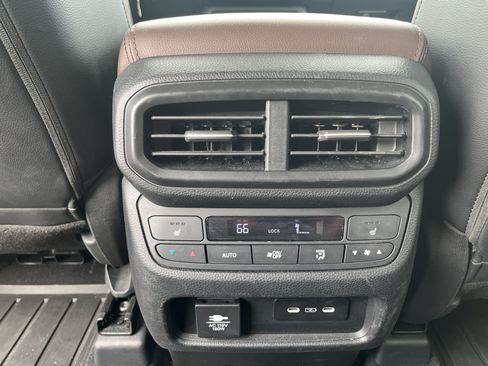 Used 2024 Honda Pilot Elite image 18